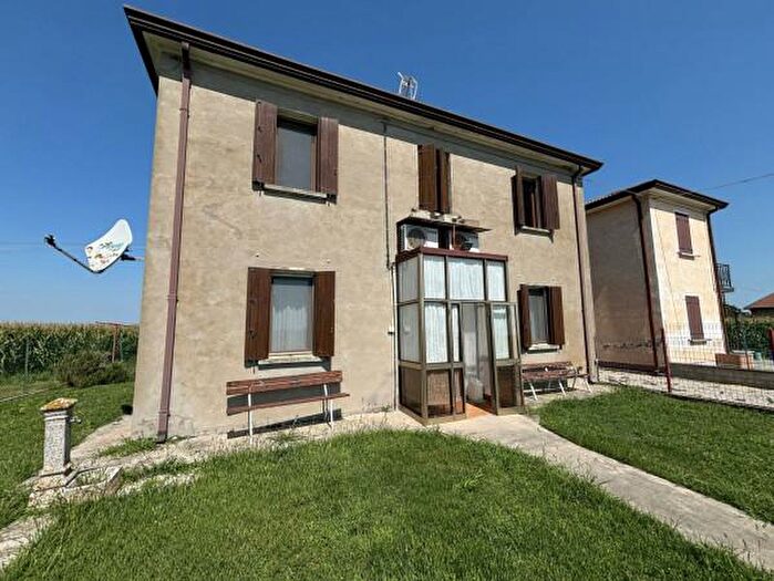 Casa quadrilocale in vendita in Via Campania, Taglio Di Po