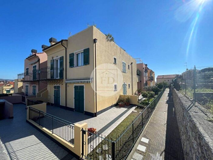 Appartamento con 6 locali in affitto in Via Giacomo Matteotti, Centro, Loano