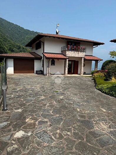 Casa con 5 locali in vendita in Via Biazzeno, Dizzasco