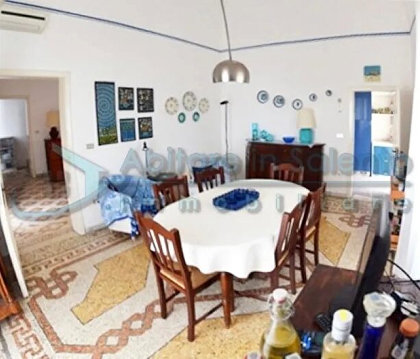 Casa con 6 locali in vendita in Gagliano Del Capo