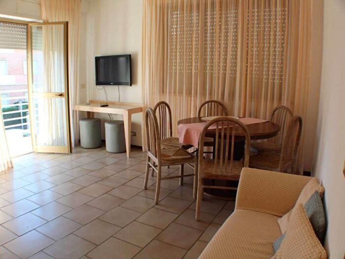 Appartamento con 6 locali in affitto in Via Francesco Gasparini, Lido di Camaiore, Camaiore