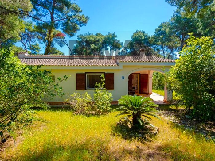 Casa quadrilocale in vendita in Via dei Biancospini, Castellaneta