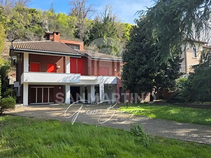 Casa con 7 locali in vendita in Via Crispi, Varese