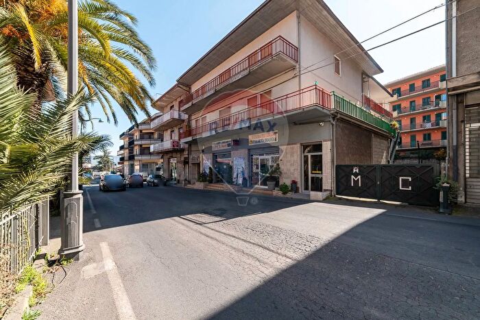 Appartamento con 6 locali in vendita in Via Bonaventura C, Randazzo