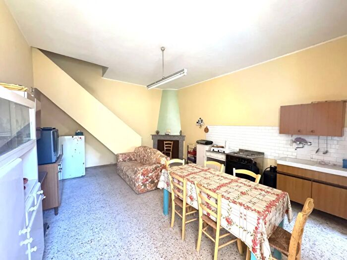 Casa con 8 locali in vendita in Gonnesa