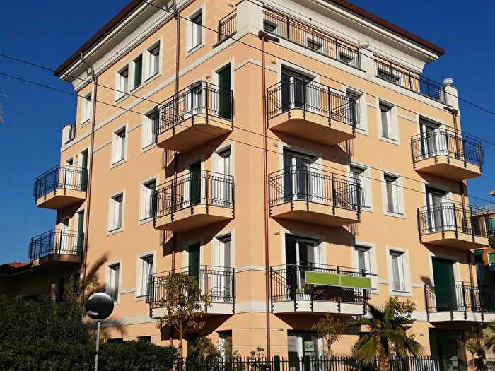 Appartamento trilocale in vendita in Via degli Amici, Bordighera