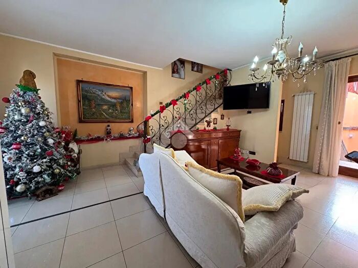 Casa quadrilocale in vendita in Via delle Rose, Caivano