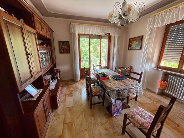 Appartamento con 7 locali in vendita in Sovicille