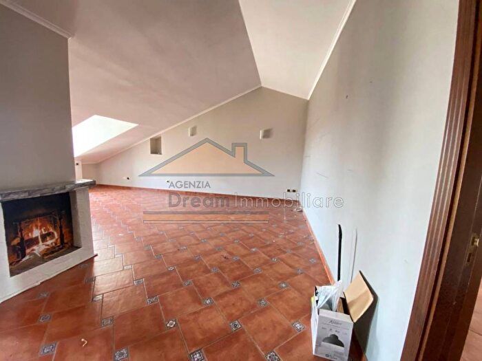 Casa trilocale in affitto in Via Arco SantAntonio, Parete