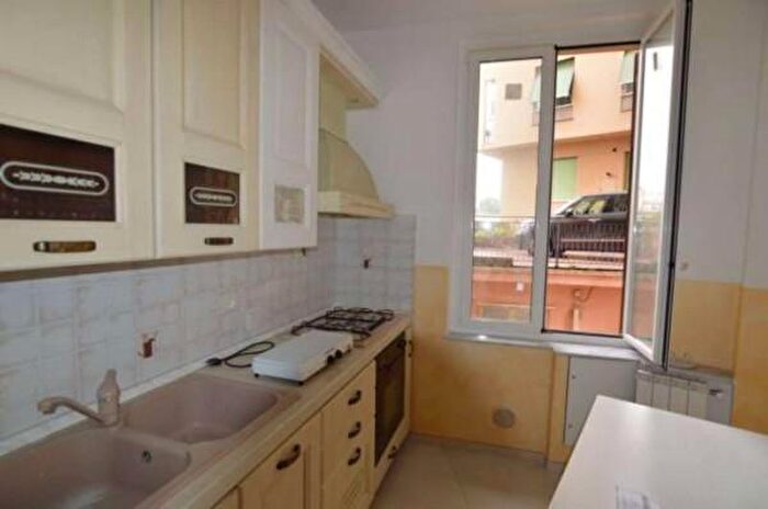 Appartamento trilocale in vendita in Via Redipuglia, Genova