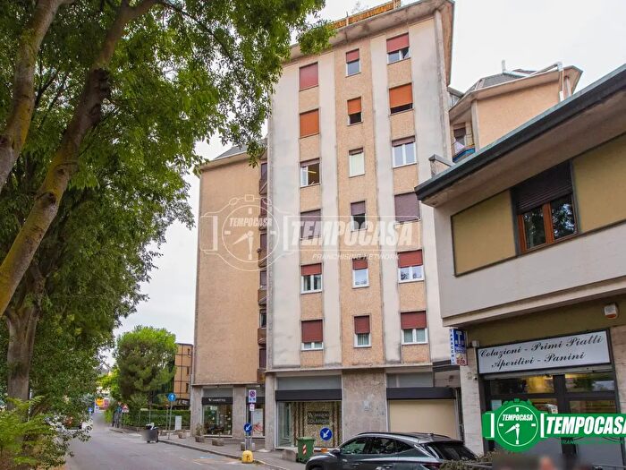Appartamento quadrilocale in vendita in Via Magenta, Busto Arsizio