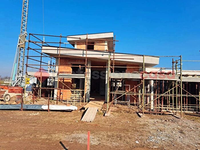 Casa quadrilocale in vendita in Via Dante Alighieri, Inveruno