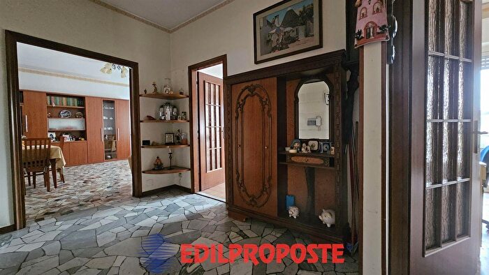 Appartamento trilocale in vendita in Corso Milano, Limbiate