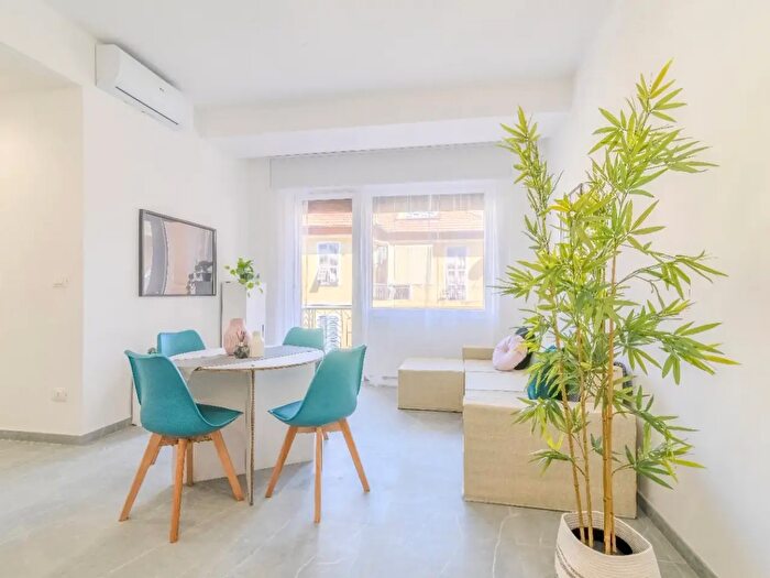 Appartamento trilocale in vendita in Via P Ferreri, Alassio