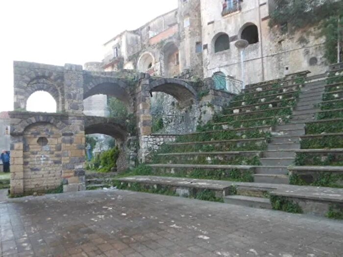 Casa con 14 locali in vendita in Via Torre, Pietramelara