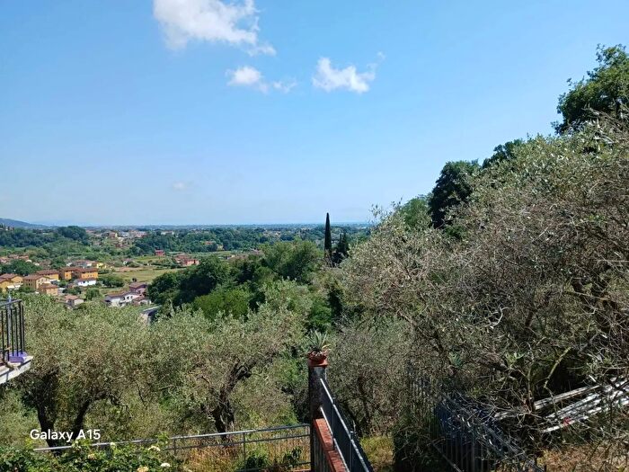 Casa quadrilocale in vendita in Sarzana