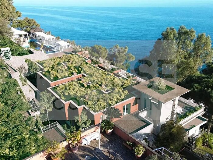 Appartamento trilocale in vendita in Via Pini d'Aleppo, Varazze