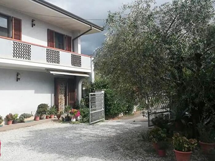 Casa con 7 locali in vendita in Pietrasanta