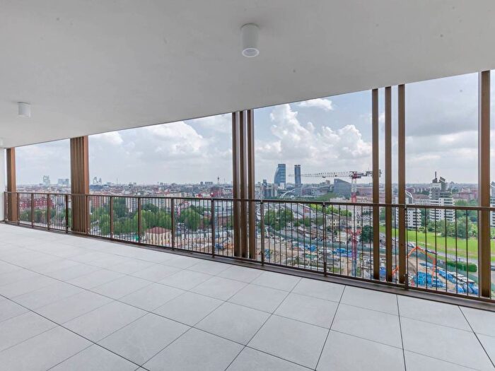 Appartamento quadrilocale in affitto in Via Gallarate, Certosa, Milano