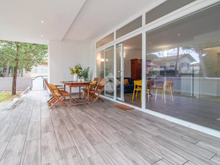 Appartamento trilocale in affitto in Viale Palermo, Centro, Cervia