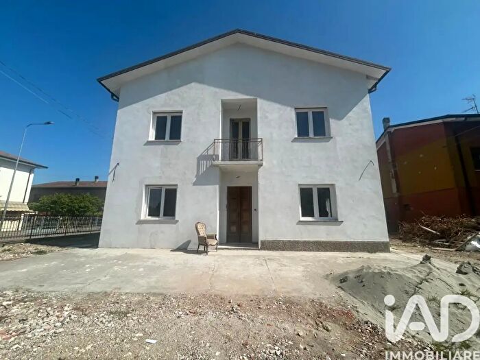Casa con 5 locali in vendita in Via Via Marzabotto, Castel DArio
