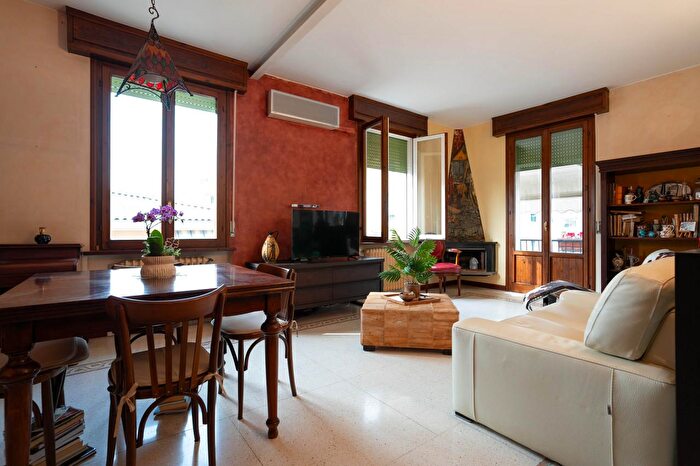 Appartamento trilocale in vendita in Strada Nino Bixio, Parma