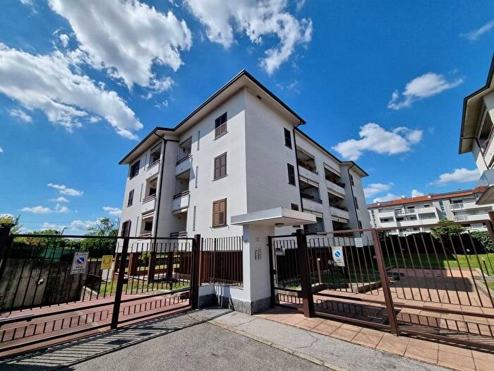 Appartamento trilocale in affitto in Via dei Platani, San Maurizio al Lambro, Cologno Monzese