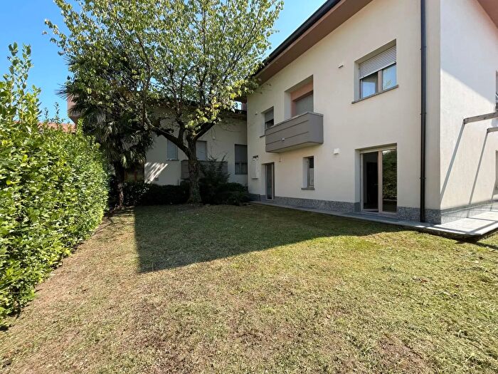 Appartamento bilocale in affitto in Via Alciato, Cantu'