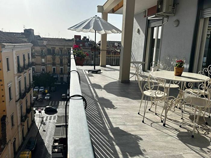 Appartamento quadrilocale in affitto in Via Fiamingo, XX Settembre Tribunale, Catania