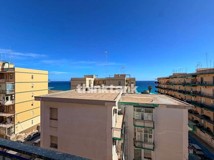 Appartamento con 8 locali in vendita in Via Filloley, Siracusa