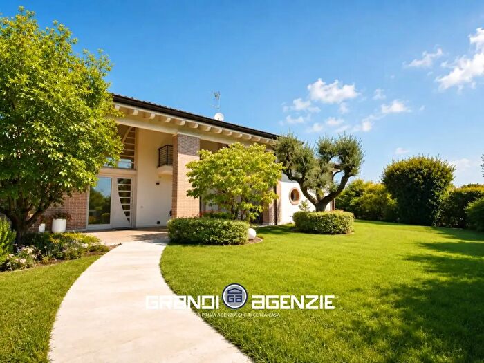 Casa con 5 locali in vendita in Via F Soligo, Trevignano