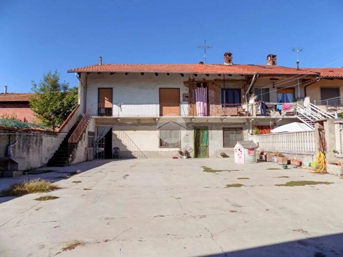 Casa con 8 locali in vendita in Via Santa Maria, Chivasso