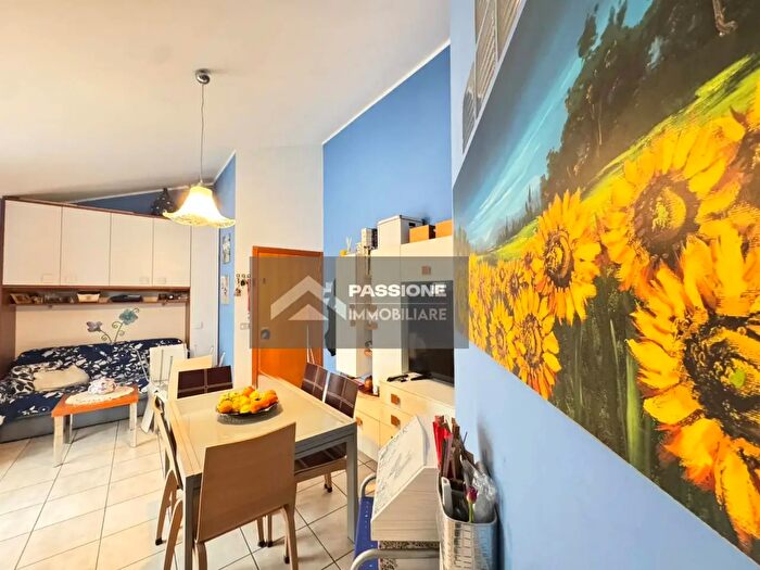 Appartamento trilocale in vendita in Via Indipendenza, Tortoreto