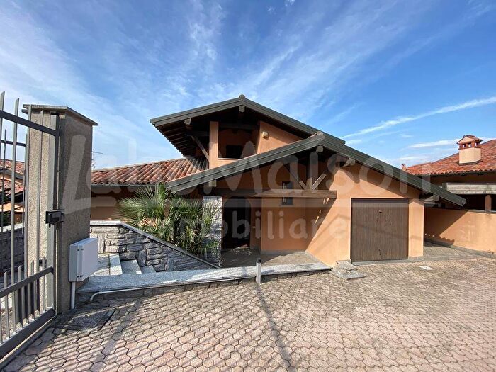 Case in Vendita e in Affitto - 3