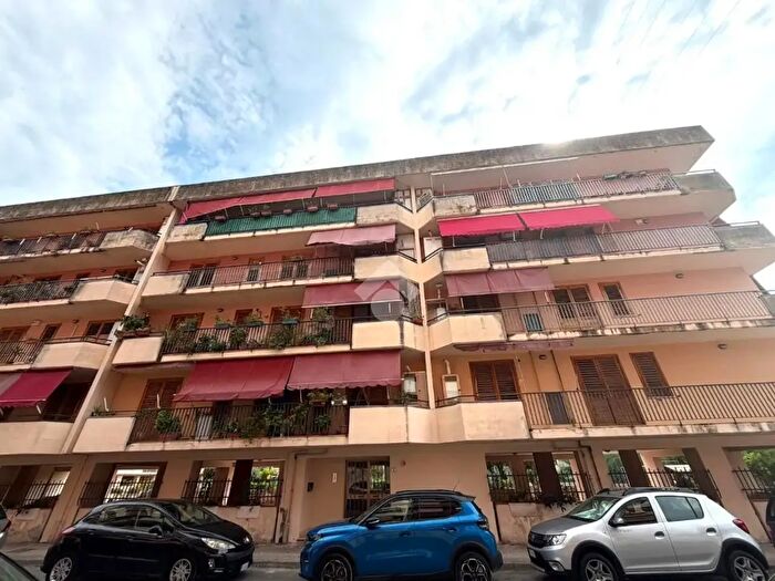 Appartamento con 5 locali in vendita in Via Fratelli Cervi, Salerno
