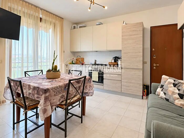 Appartamento bilocale in vendita in Via dei Tigli a, Casatenovo