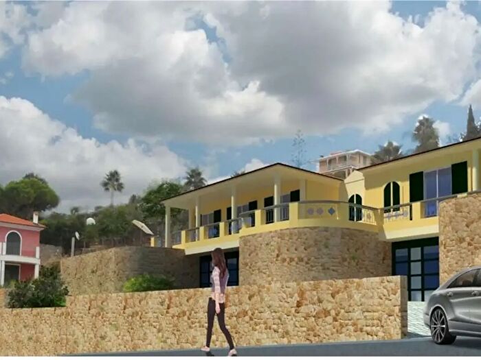 Casa con 7 locali in vendita in Bordighera