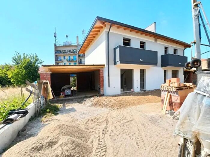 Casa quadrilocale in vendita in Trecate