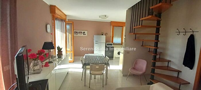 Appartamento con 6 locali in vendita in Vallefoglia