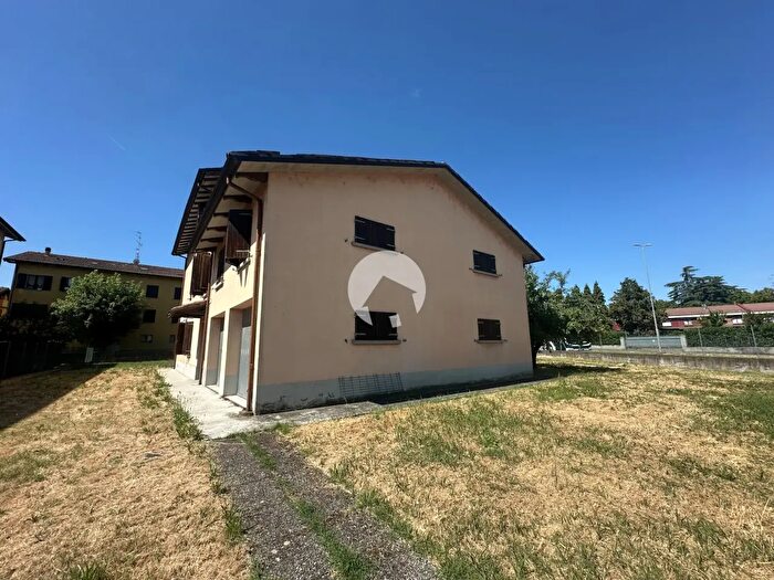 Casa con 12 locali in vendita in Reggio Emilia
