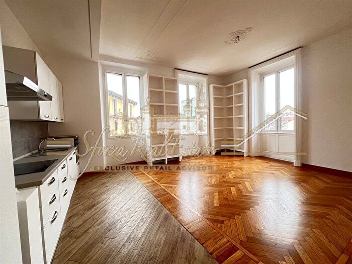 Appartamento quadrilocale in affitto in Via Spartaco, Cadore, Milano