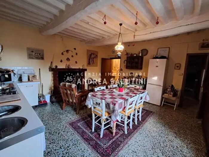 Casa con 6 locali in vendita in Via Martiri della Libertà, Buti