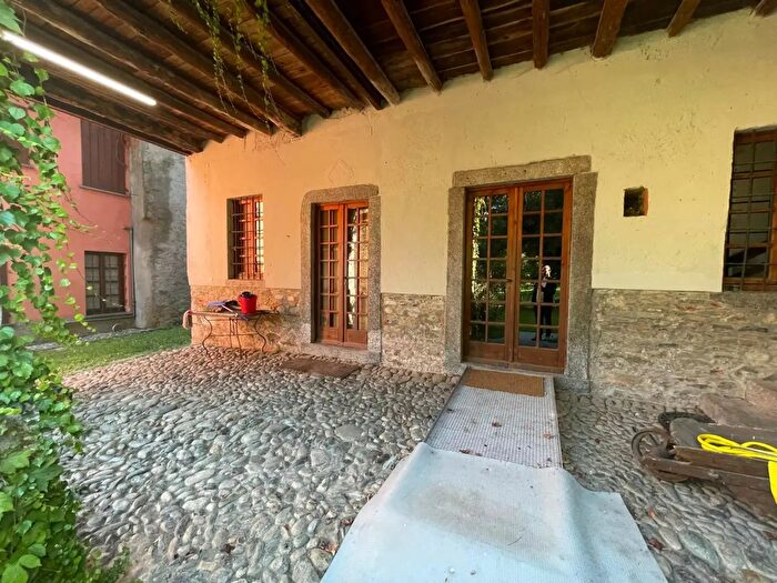 Appartamento con 5 locali in affitto in Via Localita Mozzana, Galbiate