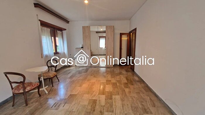 Appartamento con 5 locali in vendita in Via Grazia Deledda Prato, Prato