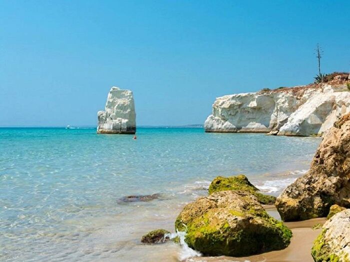 Casa con 6 locali in vendita in Via Sebastiano Morale, Cicirata, Avola