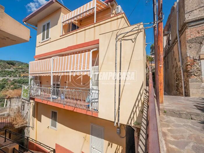 Appartamento trilocale in vendita in Via Francesco Baracca, Scaletta Zanclea