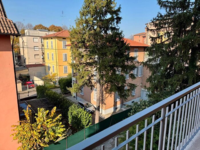 Appartamento trilocale in vendita in Via Volturno, Parma