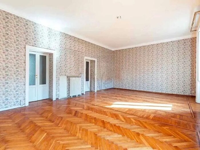 Appartamento trilocale in vendita in Via Luigi Settembrini, Milano