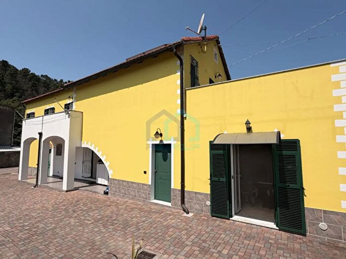 Casa con 8 locali in vendita in Via Tecci, Quiliano