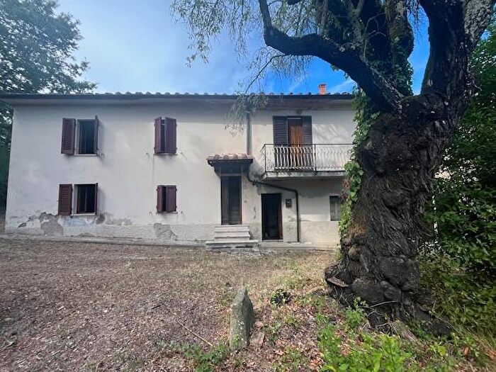 Casa con 10 locali in vendita in Chianni